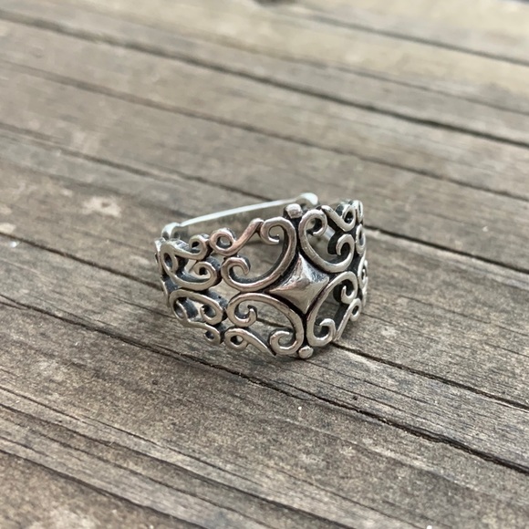 ❣️SOLD❣️Diamond and Swirls Sterling Silver Ring - Picture 4 of 5